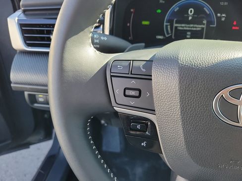 Used 2025 Toyota Camry SE image 24