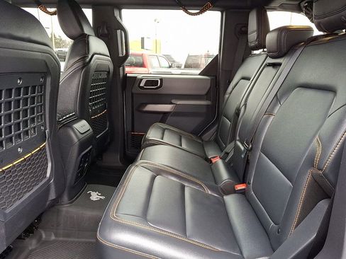 Used 2023 Ford Bronco Badlands w/ Sasquatch Package image 11