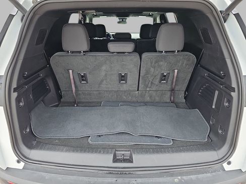Used 2025 Chevrolet Traverse LT w/ Sun and Wheel Package image 16
