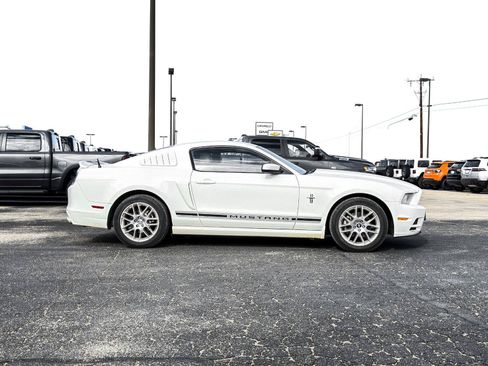 Used 2013 Ford Mustang Premium RWD image 8
