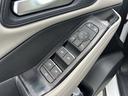 Used 2024 Nissan Rogue SL FWD image 23