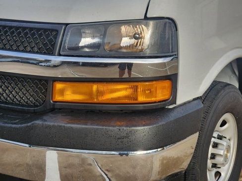 Used 2025 Chevrolet Express 3500 w/ Power Convenience Package image 15