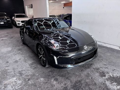 Used 2019 Nissan 370Z Touring Sport RWD image 2