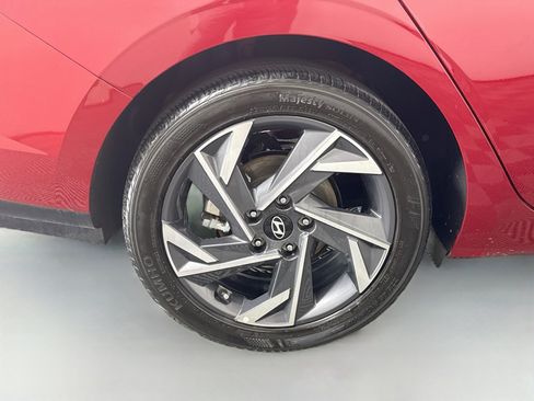 Used 2025 Hyundai Elantra SEL FWD image 32