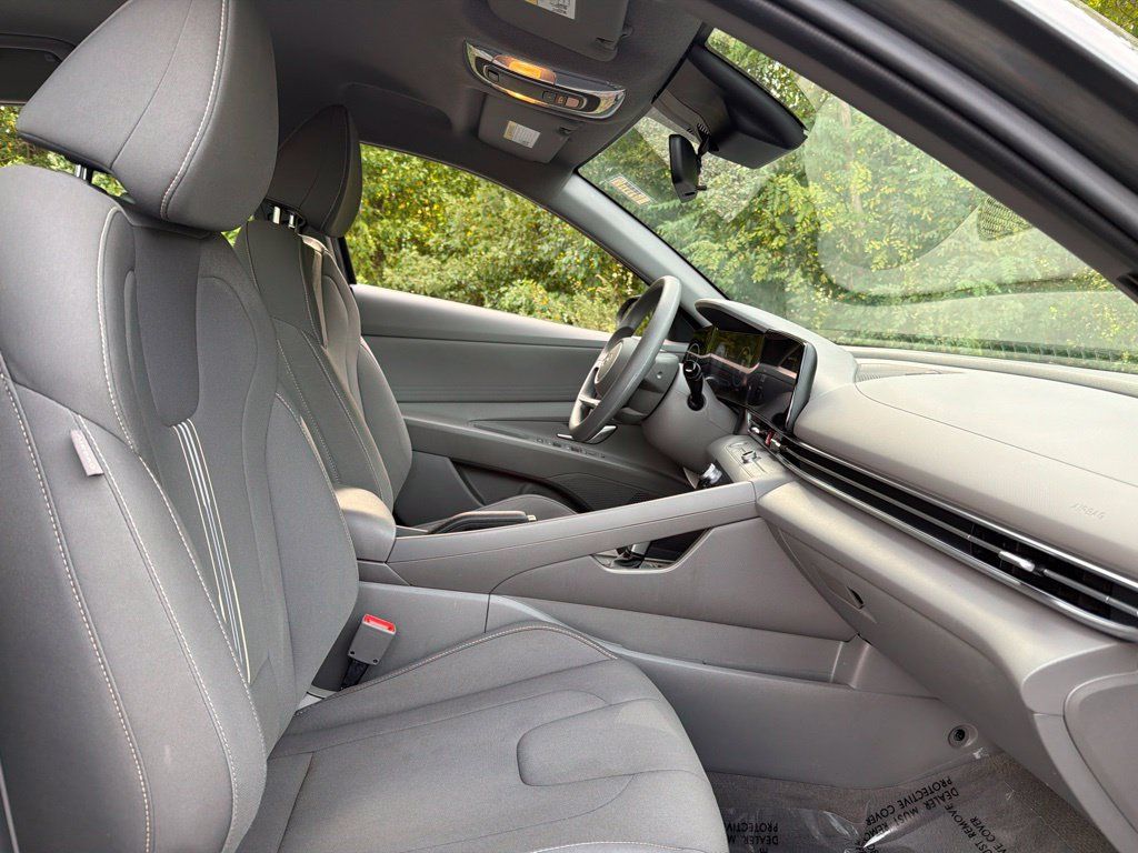 Used 2024 Hyundai Elantra SEL FWD image 14