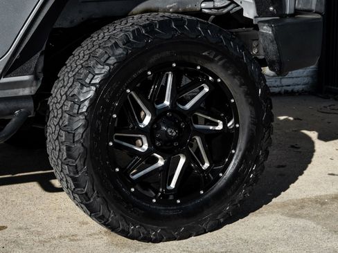 Used 2014 Jeep Wrangler Unlimited Rubicon w/ Max Tow Package image 50