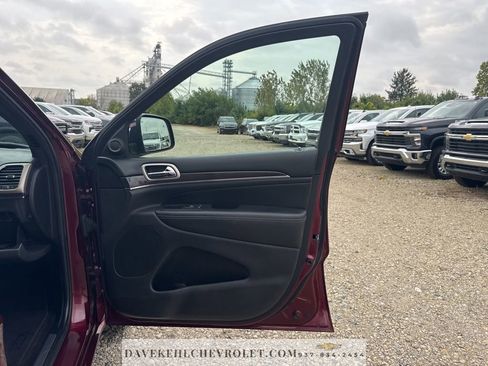 Used 2016 Jeep Grand Cherokee Overland w/ Advanced Technology Group image 29