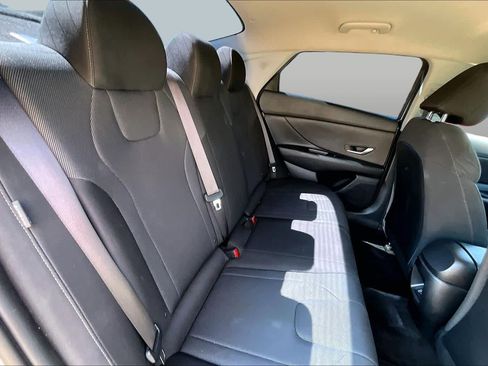 Used 2026 Hyundai Elantra SE FWD image 18