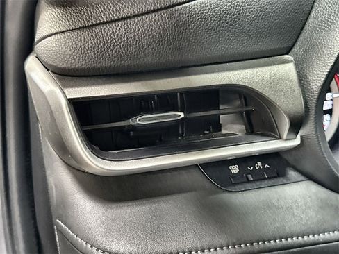 Used 2024 Toyota Highlander LE image 15