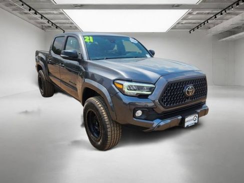 Used 2021 Toyota Tacoma Limited w/ Nightshade Package AWD/4WD image 8