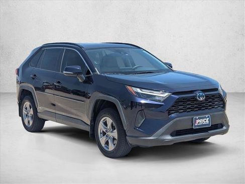Used 2022 Toyota RAV4 XLE w/ Convenience Package AWD/4WD image 3