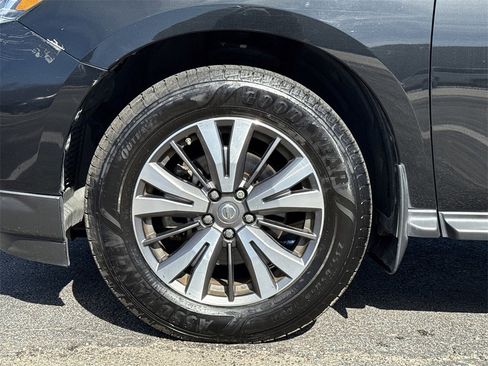 Used 2017 Nissan Pathfinder SL w/ SL Tech Package image 9