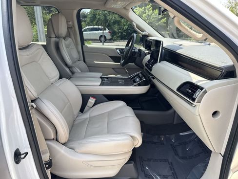 Used 2018 Lincoln Navigator Reserve w/ Technology Package AWD/4WD image 28