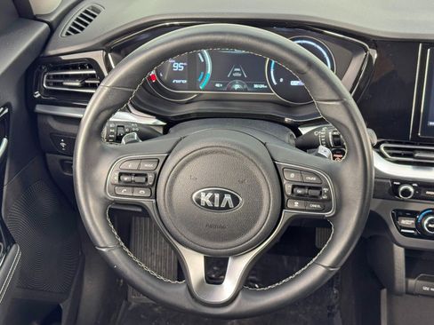 Used 2020 Kia Niro EX image 18