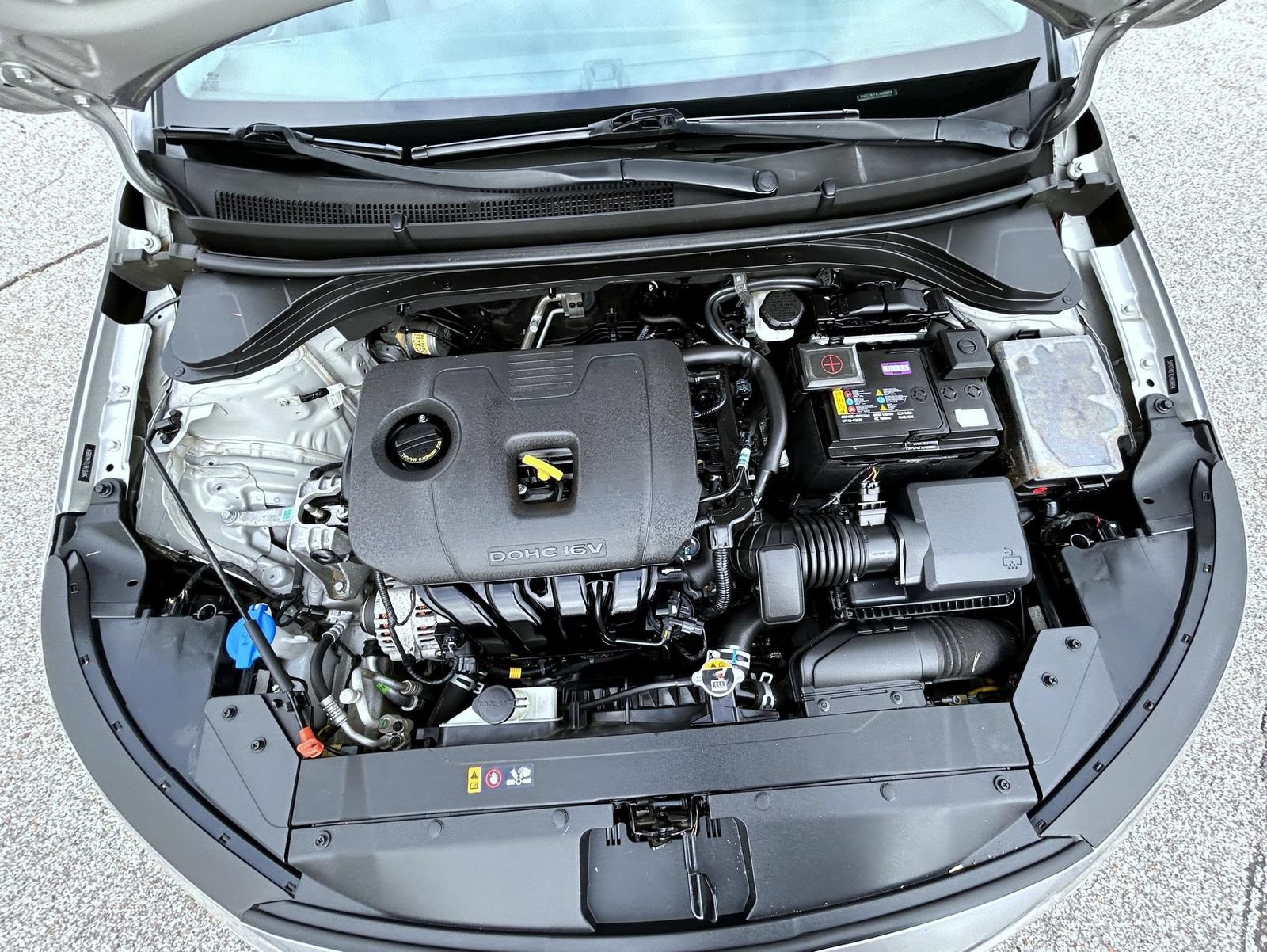 Used 2020 Hyundai Elantra SE FWD image 25