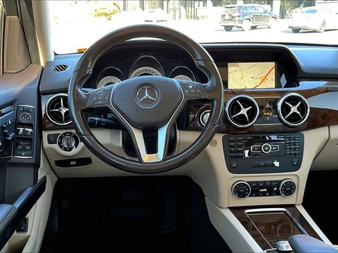 Used 2015 Mercedes-Benz GLK 350 4MATIC image 5