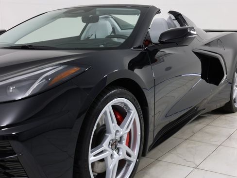 Used 2025 Chevrolet Corvette Stingray Premium Conv w/ Z51 Performance Package RWD image 48