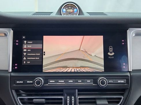 Used 2020 Porsche Macan Turbo image 34