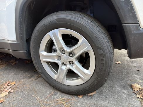 Used 2023 Jeep Compass Latitude image 15