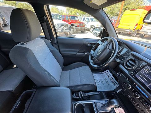 Used 2023 Toyota Tacoma TRD Off-Road image 9