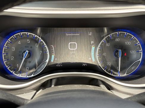 Used 2023 Chrysler Pacifica Touring-L FWD image 18