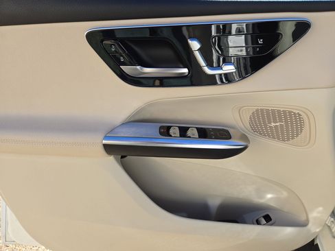 Used 2025 Mercedes-Benz GLC 300 4MATIC image 15