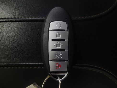 Used 2019 Nissan Rogue SL w/ Premium Package FWD image 32