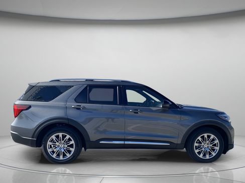 New 2026 Ford Explorer Platinum RWD image 2