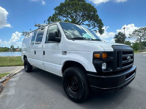Used 2014 Ford E-150 and Econoline 150 w/ Power Group RWD image 3