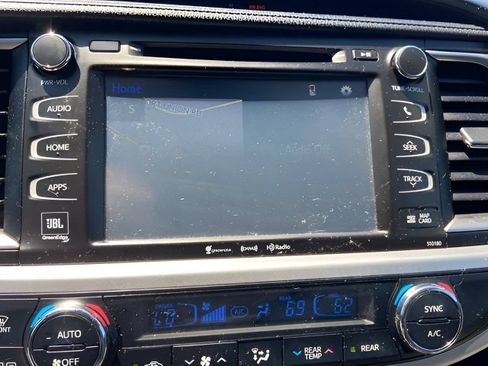 Used 2017 Toyota Highlander Limited Platinum AWD/4WD image 23