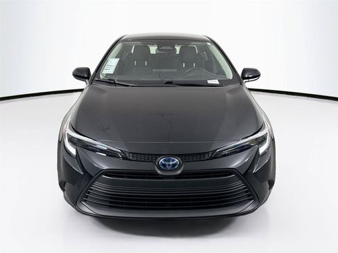 Used 2025 Toyota Corolla LE FWD image 8
