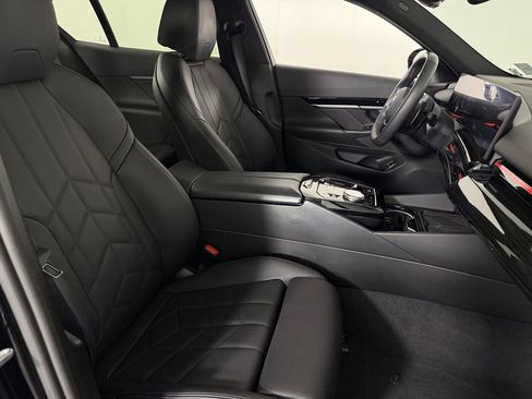 Used 2025 BMW 530i RWD image 34