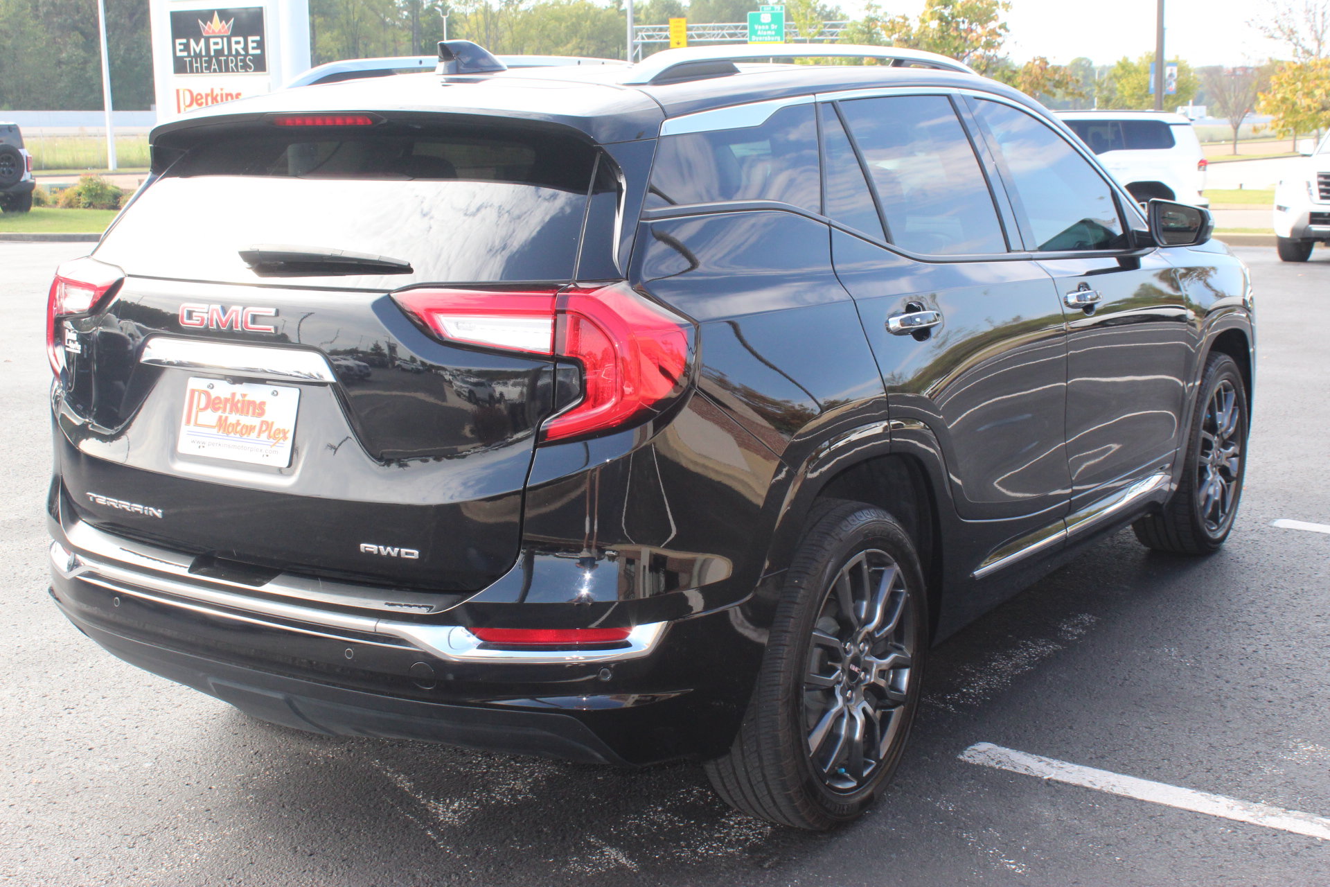 Used 2023 GMC Terrain Denali w/ Black Diamond Edition AWD/4WD image 6