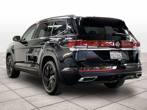 Used 2025 Volkswagen Atlas SE w/ Black Wheel Package image 14