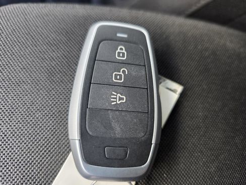 Used 2019 Jeep Renegade Latitude w/ Cold Weather Group image 24