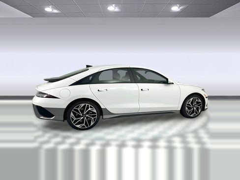 Used 2025 Hyundai Ioniq 6 SEL image 29