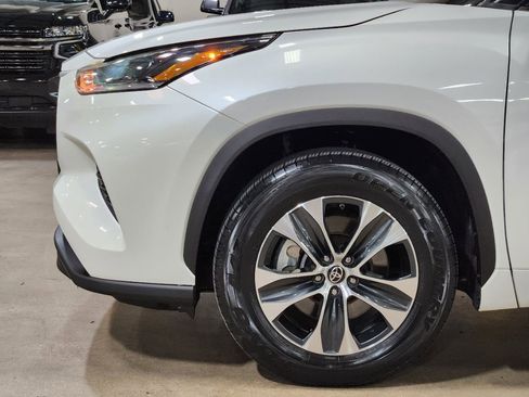 Used 2021 Toyota Highlander XLE FWD image 5