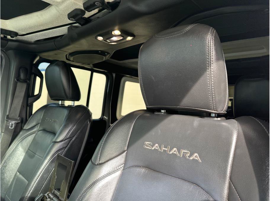 Used 2019 Jeep Wrangler Unlimited Sahara AWD/4WD image 15