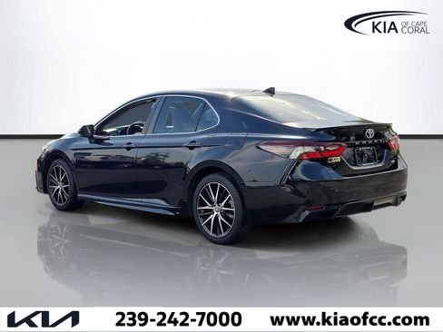 Used 2023 Toyota Camry SE FWD image 4
