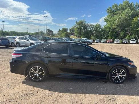 Used 2019 Toyota Camry SE FWD image 7