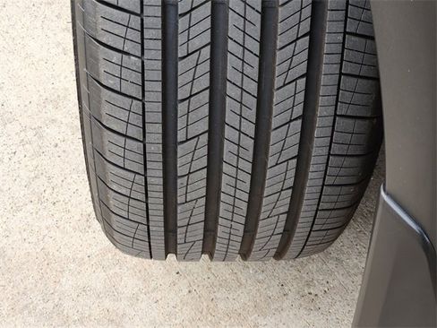 Used 2024 Nissan Pathfinder Platinum image 11