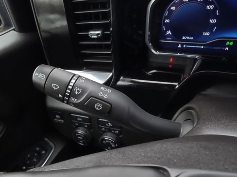 Used 2025 Chevrolet Silverado 1500 LT image 19