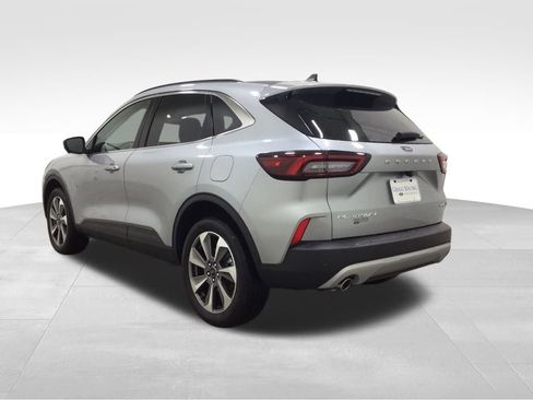 Used 2023 Ford Escape Platinum image 3