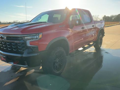 Used 2025 Chevrolet Silverado 1500 ZR2 image 3