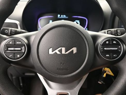 Used 2025 Kia Soul LX w/ LX Technology Package FWD image 24