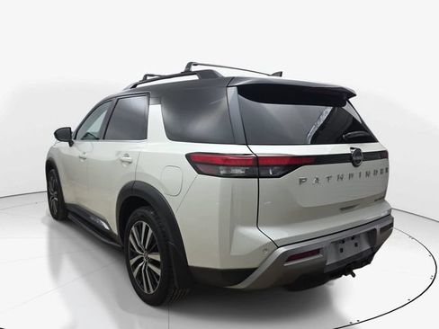 Used 2022 Nissan Pathfinder Platinum w/ Cargo Package FWD image 8