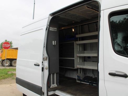 Used 2021 Freightliner Sprinter 2500 RWD image 14