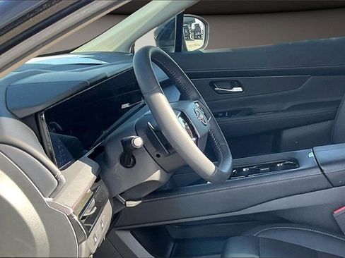 Certified 2025 Nissan Murano SV image 12