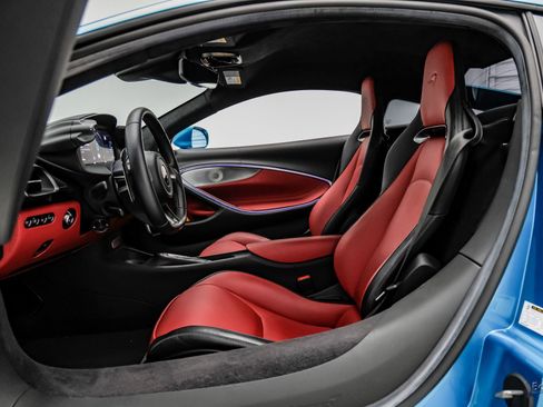 Used 2024 McLaren Artura RWD image 42