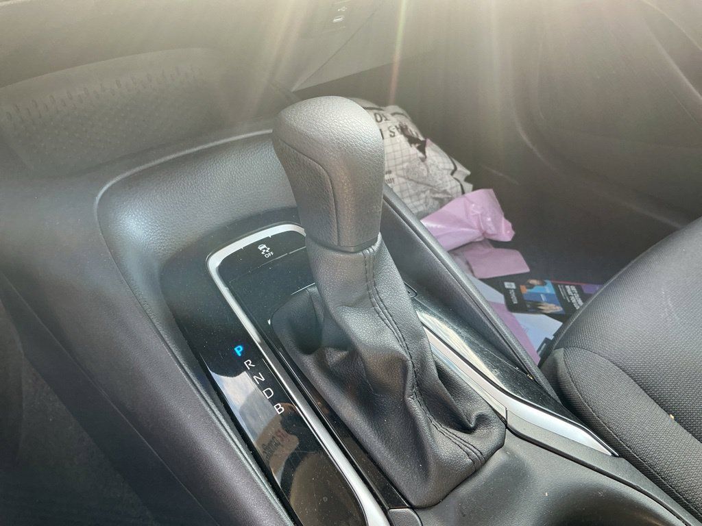 Used 2025 Toyota Corolla LE FWD image 28
